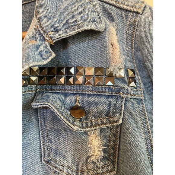 Dollhouse denim jackets play embellishments. Sz.L - Picture 5 of 6